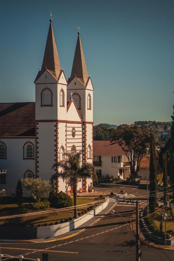 Hotel Tirol Treze Tílias エクステリア 写真