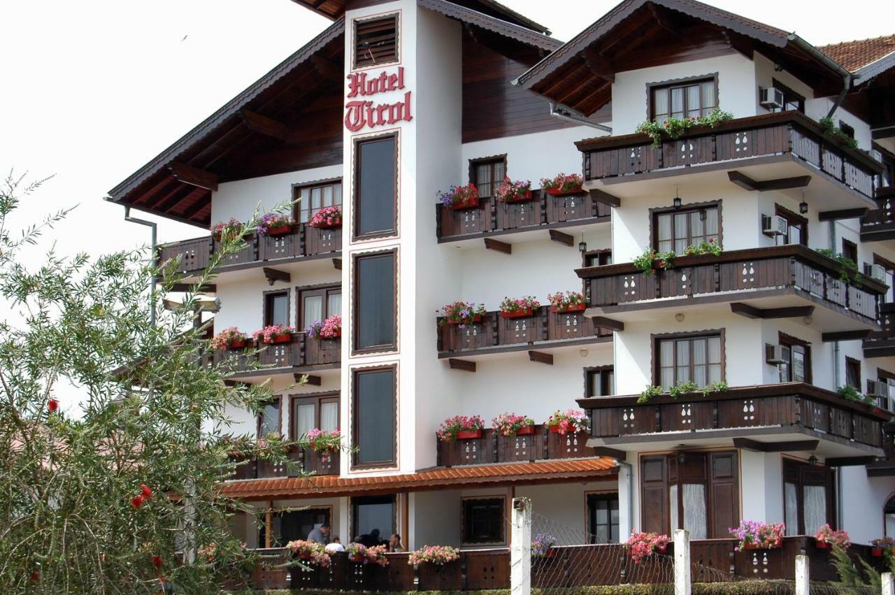 Hotel Tirol Treze Tílias エクステリア 写真